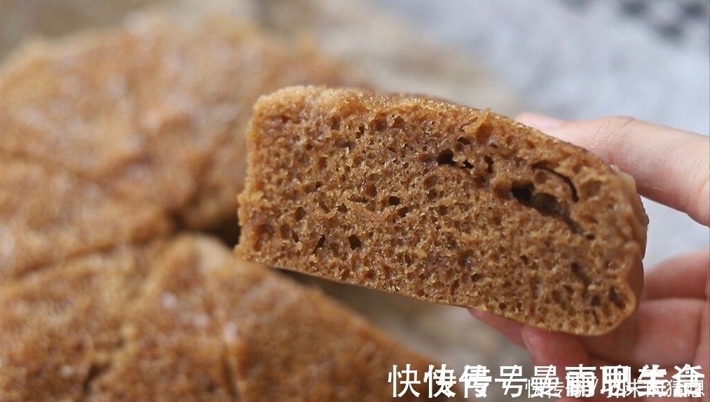 想吃马拉糕，不用去茶楼了，教你自己做，蓬松柔软，不沾刀不粘牙