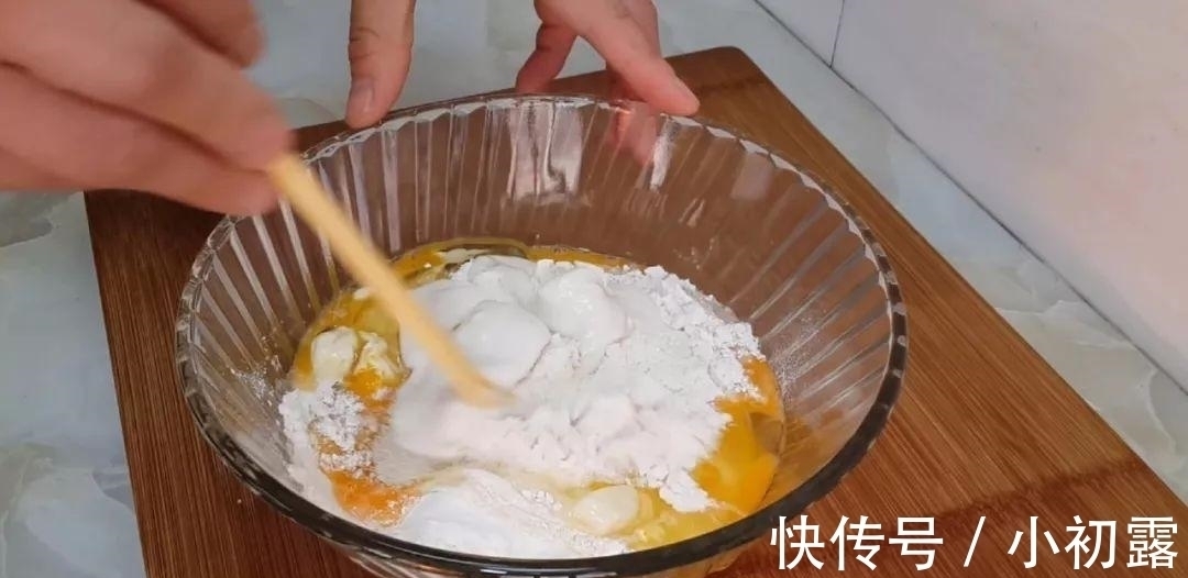 面包|面粉这样做才好吃, 不用烤箱, 不用黄油, 也能做出拉丝面包, 超香