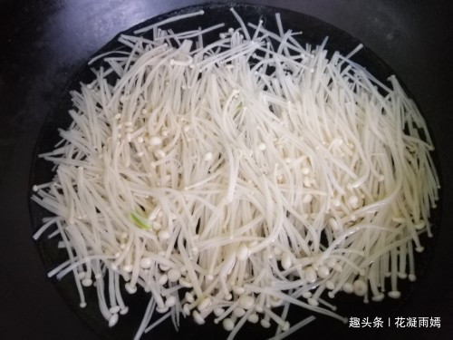 凉拌菜|菠菜和此物绝配,被闺蜜称为“减肥菜”,连吃半月瘦8斤,真厉害