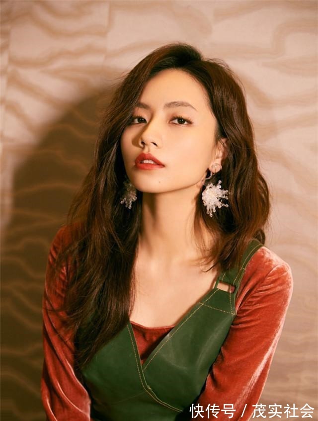 减龄 女人50岁后,别再剪短发了!今年流行这些发型,时髦减龄又气质