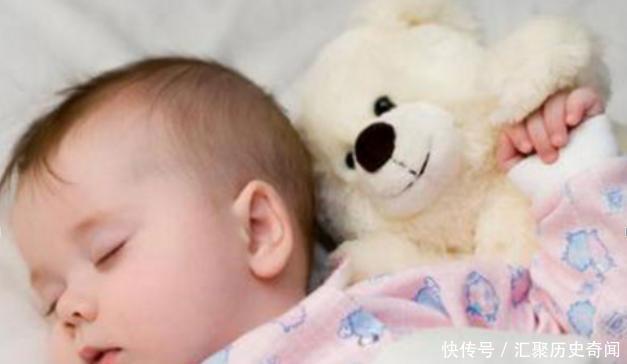 婴儿|婴儿非要我抱着睡, 一落地就醒, 我来教你该怎么办!