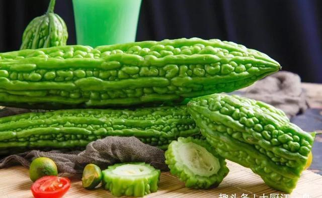 江一舟|苦瓜最正确的吃法，不炒蛋，不凉拌，学会这做法，我家孩子抢着吃