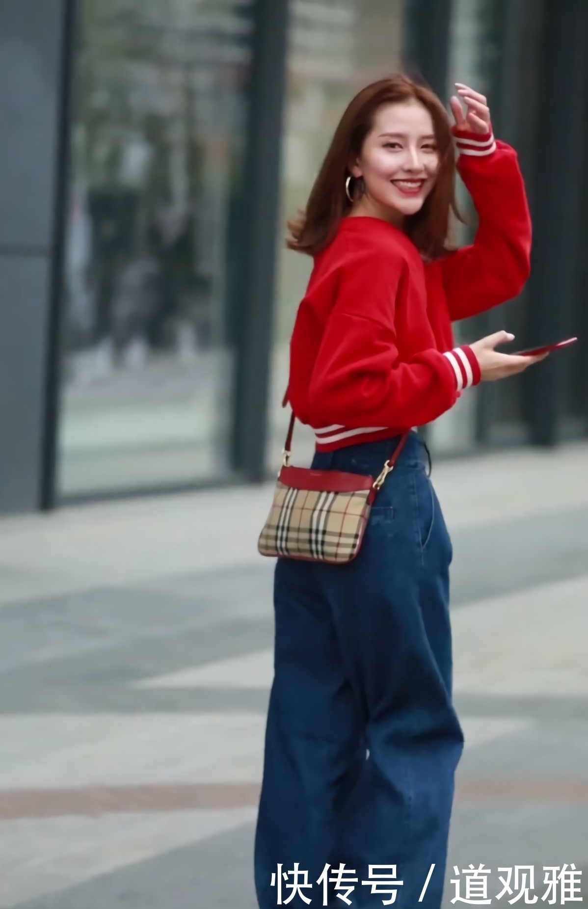 裤脚|她的“裤脚”比腰还粗,却能走出“仙女步”,每一步都像在飘!