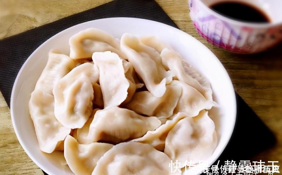 饺子|饺子肉馅不好吃?面点师教你正确调馅做法,饺子肉馅鲜嫩又多汁