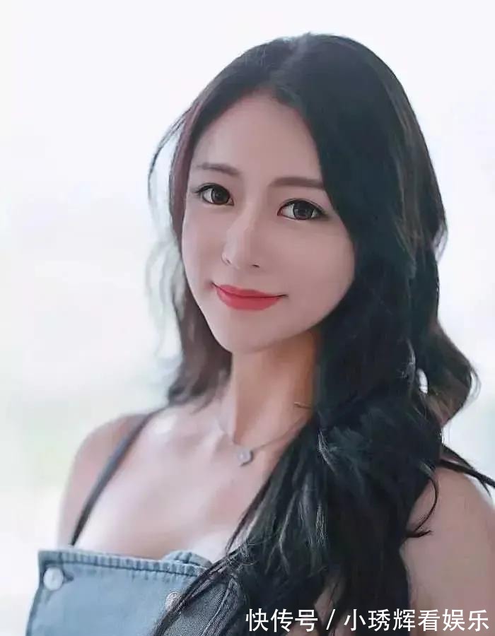 美感|一款破洞牛仔连体裤，竟让她穿出了如此的美感