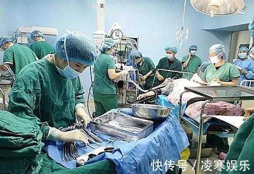 医护人员|妊妇无麻醉直接剖宫产,医护人员含泪接生!女人才懂为母则刚