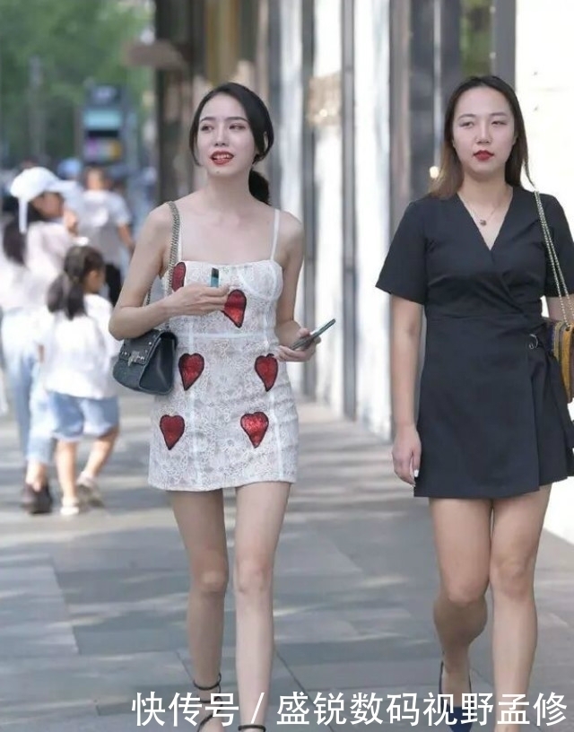 流行|收起你的T恤短裤,今夏流行“桃心裙”,跟着穿时髦又显瘦