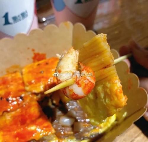 吃遍大连-街头巷尾的那些诱人的小吃，总想从头到尾再吃一遍~