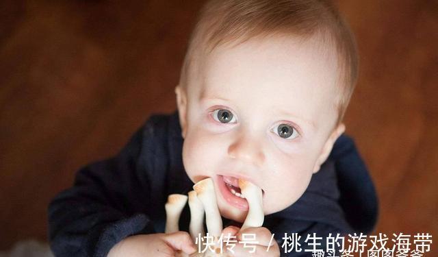 口欲|宝宝不管拿到什么都爱往嘴里塞,这是为什么呢?妈妈们有必要了解