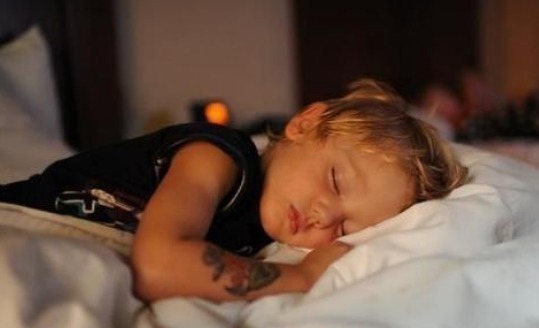 消化|4岁女孩“喝水”进了医院,医生3个时间段别给娃喝水,易积食