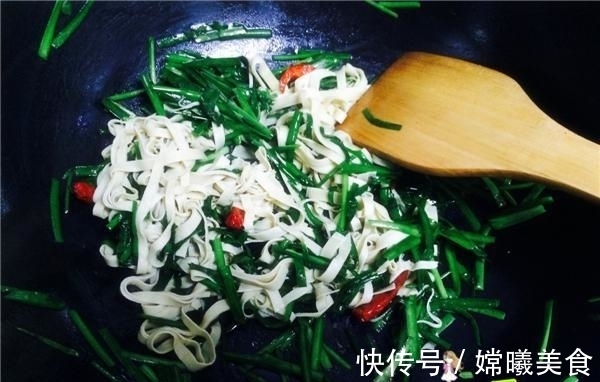 自从学会韭菜新吃法,一周吃2次,比吃肉还香,好过瘾