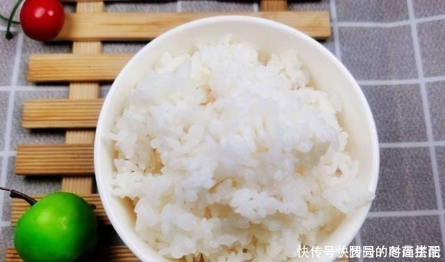 大米的天敌被发现,煮米饭的时候加点它,米饭软糯香甜,晶莹剔透