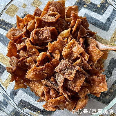 一吃就上瘾的简单又美味的追剧小零食：椒盐锅巴