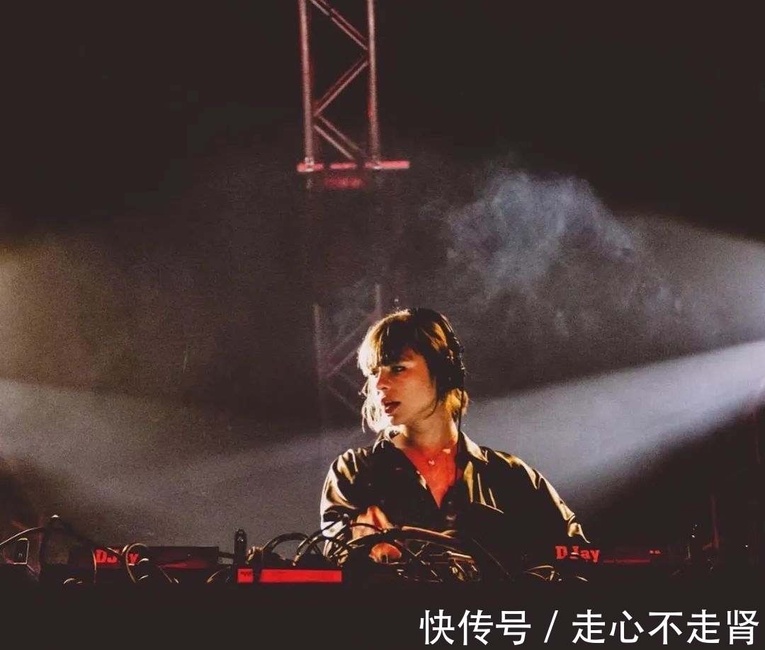 ninNina Kraviz:Techno DJ的地下与主流