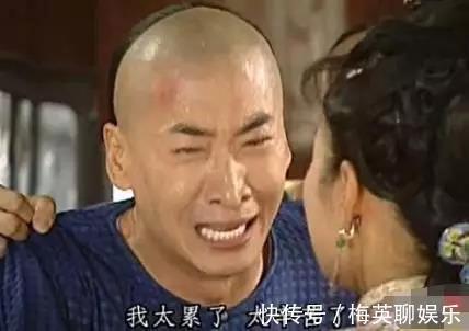 孩子|精明奶奶巧带娃,一人“圈养”4胞胎,网友妙赞“接地气”