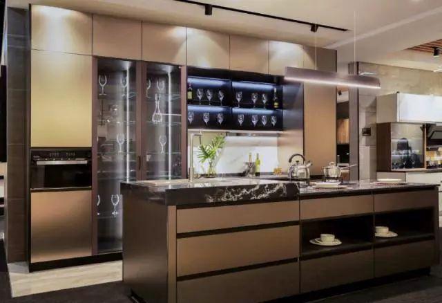 下拉篮|厨房别再乱收纳了!学国外给橱柜内设“小机关”,空间“多一倍”