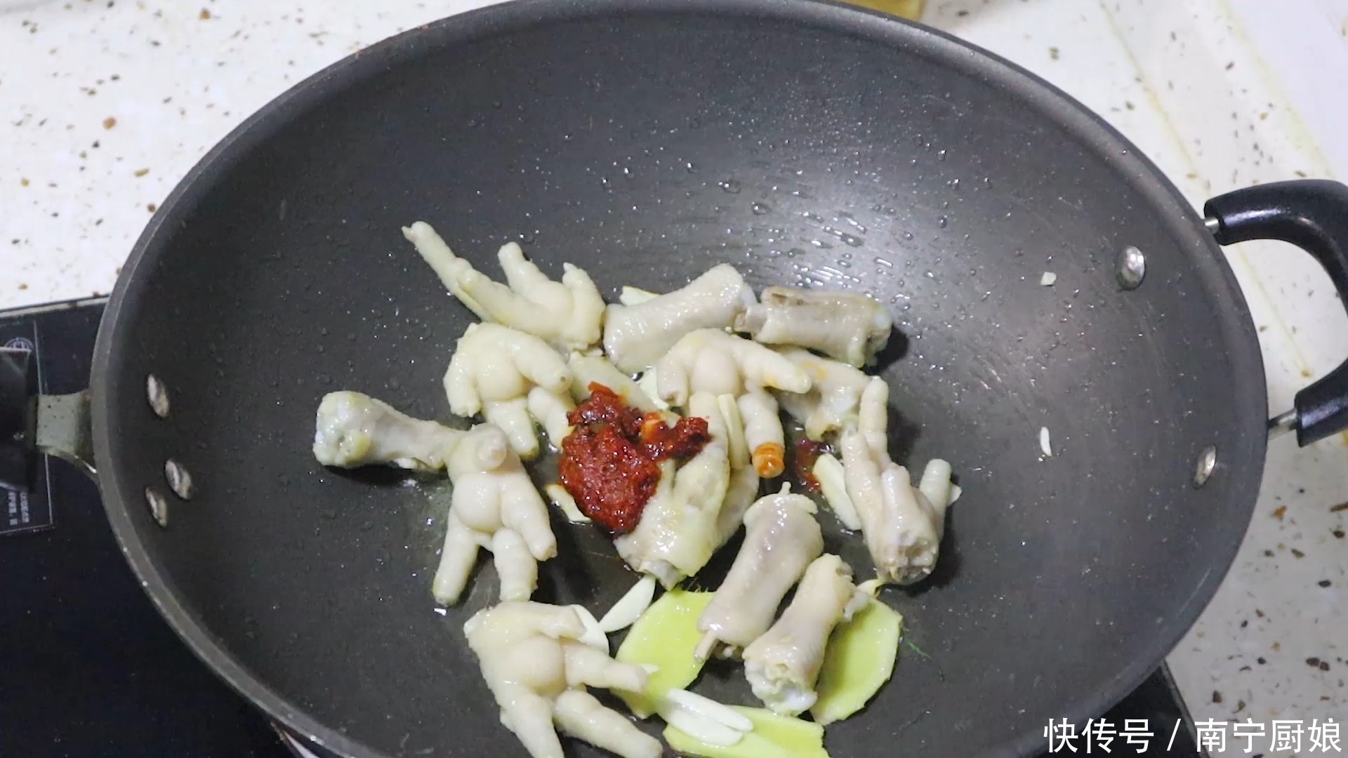 豆瓣酱|做香辣卤鸡爪原来这么简单,好吃解馋,下酒又下饭,上桌就被抢光