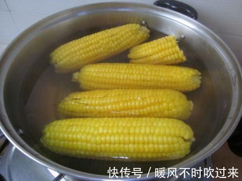 水煮玉米,不要直接加水煮,记住这1招,玉米更加鲜嫩美味