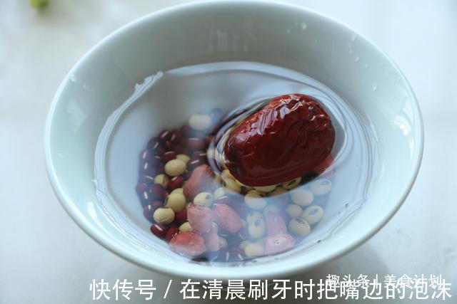 15分钟的懒人早餐,连吃3天都不腻,营养丰富元气满满,孩子爱吃