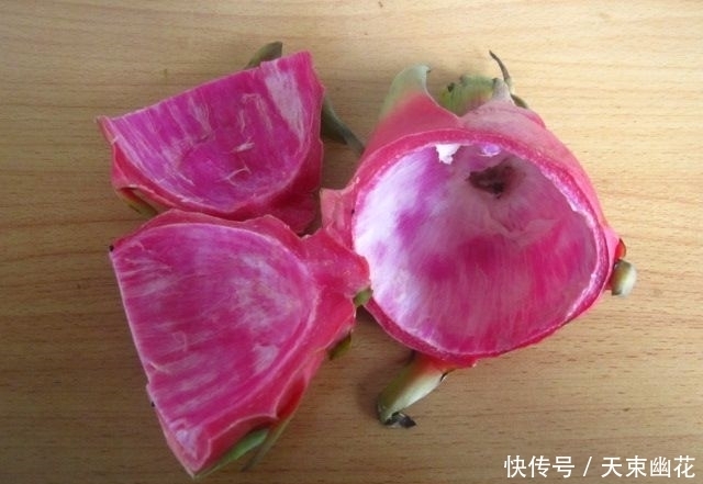 把火龙果皮贴在脸上,解决了很多人的大烦恼,要早点了解
