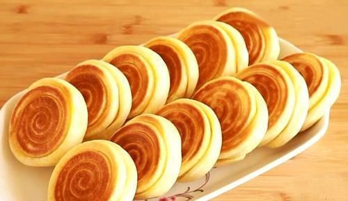 电饼铛里|自从学会此面食的做法后,我家一天做两锅,香软好吃,做法超简单