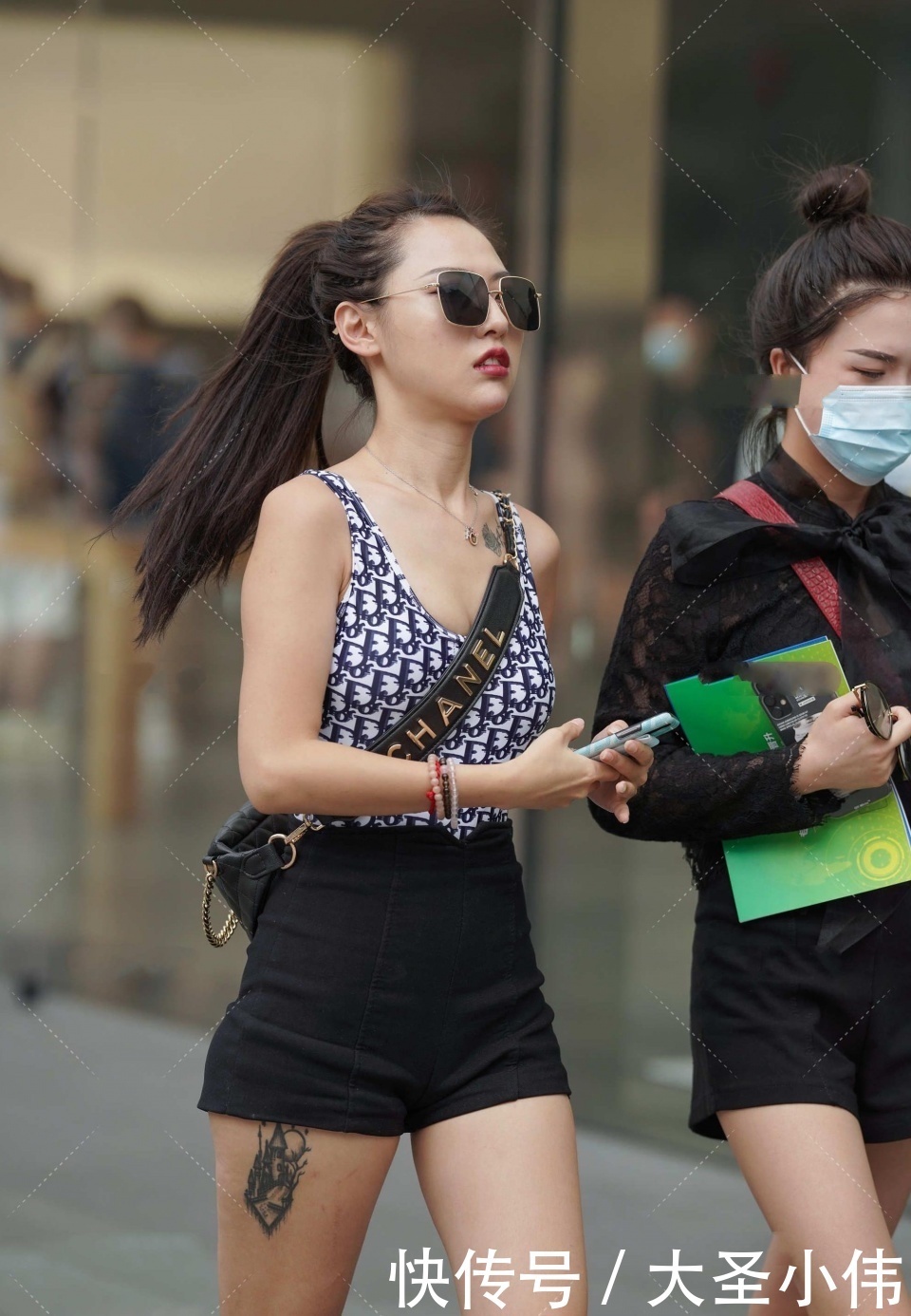 小姐姐|美女街拍：小姐姐这身材是所有男生都梦寐以求的吧！要是我女友，被绿也愿意