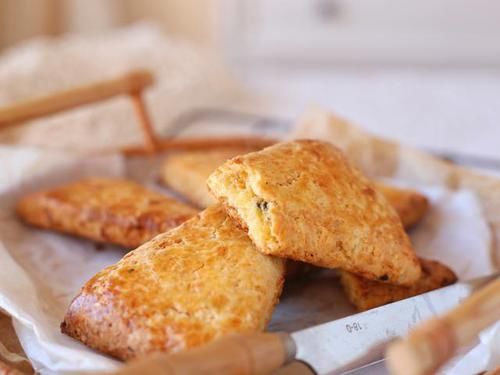 沙拉酱|出炉秒光，不打发不揉面，拌一拌就做好，咸香酥软，全家都爱吃