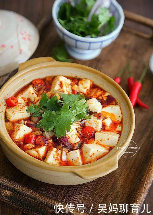 洋葱|豆腐不用炒,浇上料汁直接炖,滑嫩入味,几分钟就做好了