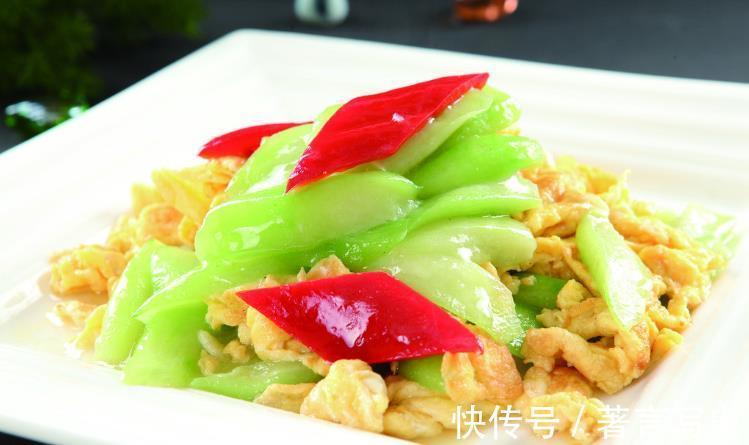 炒丝瓜|炒丝瓜总是发黑?牢记2步,颜色绿油油,鲜嫩脆爽,好看又好吃