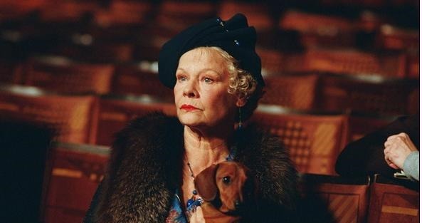 交待|《亨德森夫人的礼物》一个出卖自己同类的女人叛徒的正反两面