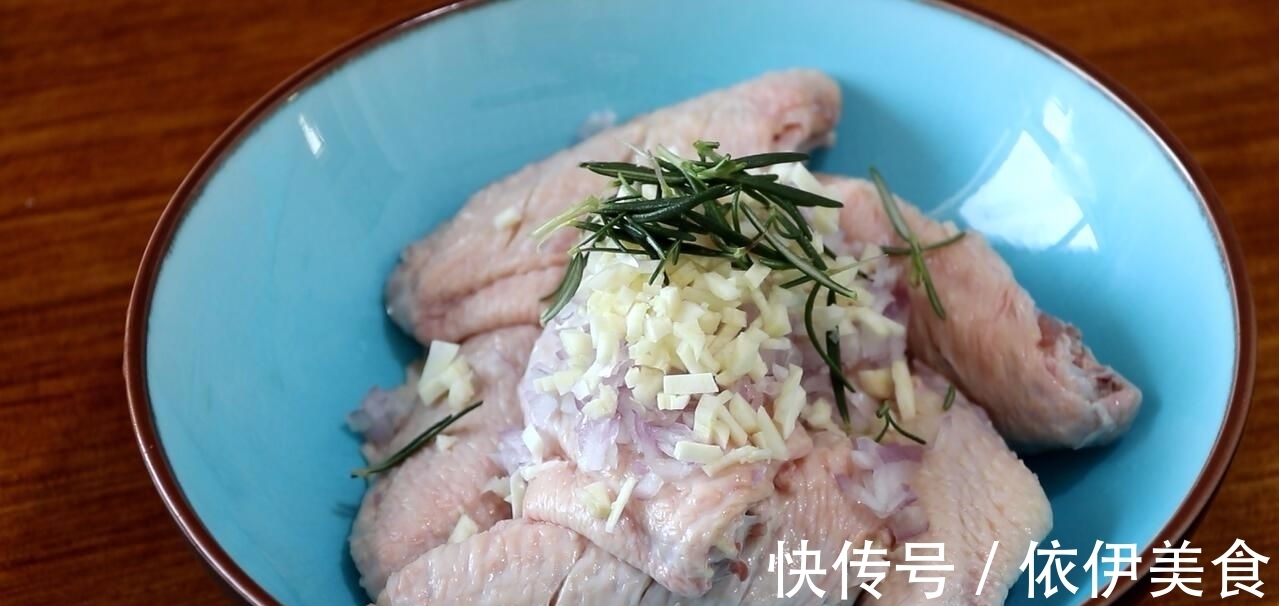 外酥|不用一滴油，不裹面包糠，不裹面粉，教你做炸鸡翅，外酥里嫩