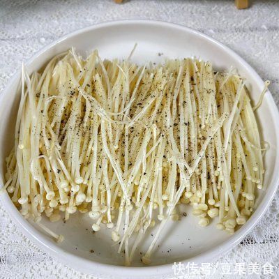 金针菇|金针菇龙利鱼一出锅，方圆十里都飘香