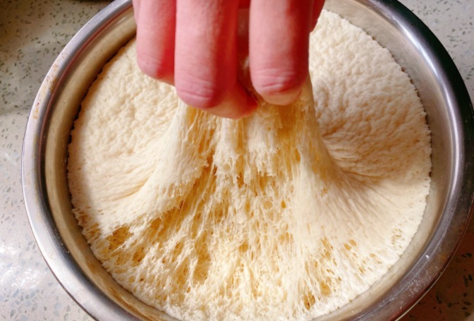 蒸馒头和包子，切记要“三次醒发”，不然出锅后死皮、塌陷还难吃