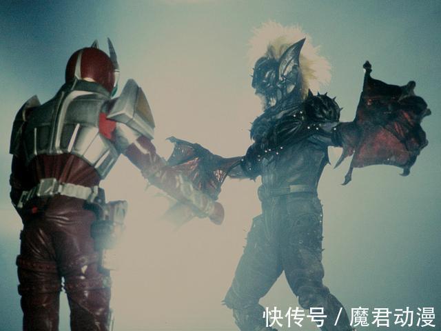 前辈|假面骑士剑:蝙蝠不死兽开局暴打橘前辈,封印之后沦为废弃的底牌