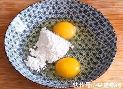 红烧肉|夏天,我家豆角从不炒着吃,加2勺面粉2鸡蛋,出锅比肉还好吃,瞬间抢光