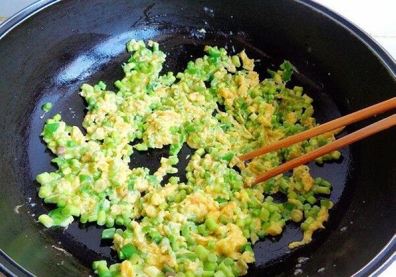 我家下雨天早餐，四种搭配，玉米粥配油馍，好吃又暖和