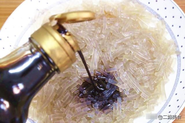 用胡萝卜和粉条做包子原来这么好吃,比白菜馅鲜,比韭菜馅还香