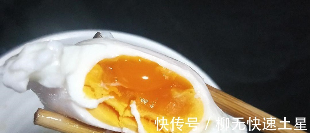 详细到啰嗦的流心荷包蛋做法,做出来又圆又嫩,一起来学做吧!