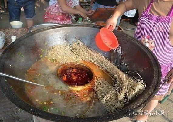 早去|夫妻卖“最牛”小吃,12元1碗,每天只卖300碗,想吃要早去