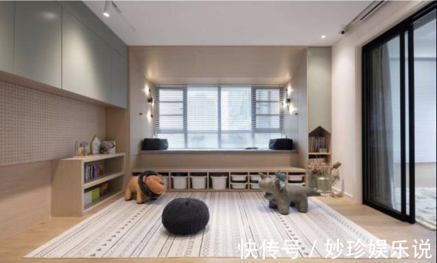 电视机|家里有孩子，客厅别买沙发了，电视机也别要，学她家这样装更实用