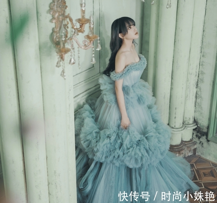 程瀟一組婚紗照片曝光,藍灰發色搭配藍色婚紗,在逃公主本人吧