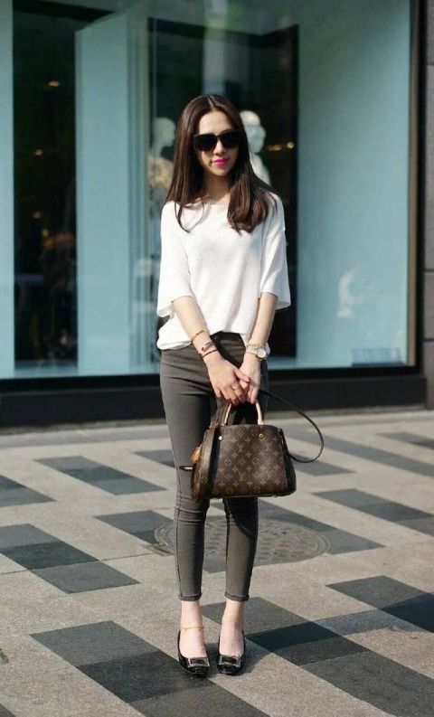 轻松|街拍高跟鞋简约搭配,小姐姐轻松穿出时尚、彰显女人味