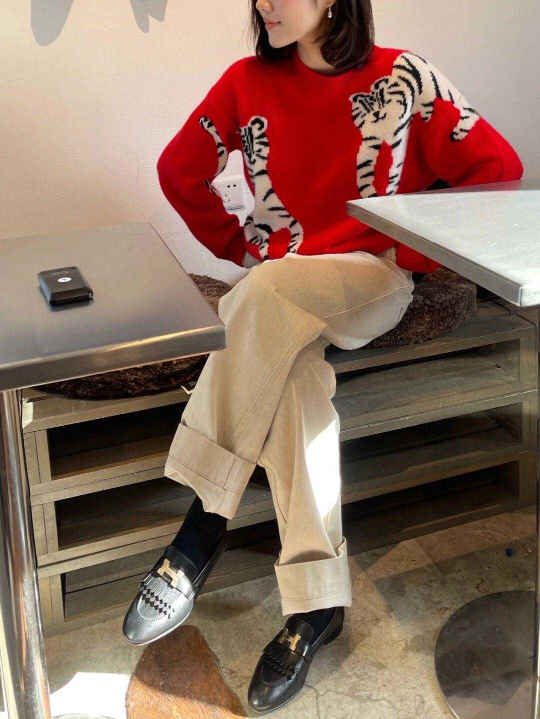 小老虎|冬天穿衣一定要有氛围感!选择这几款“小老虎”单品,可爱又减龄