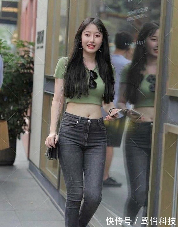 有心情 模特轻便时尚的绿色短T,看到她,谁还会有心情想要逛街?