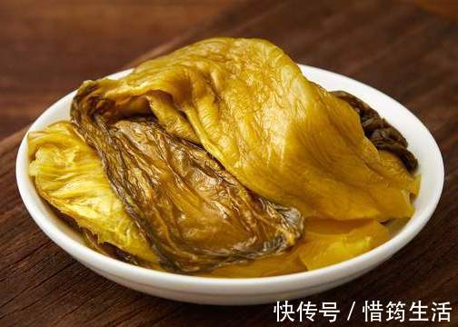 阳台上|腌酸菜别只会加盐，教你正确的腌制方法，酸菜爽脆下饭不腐烂