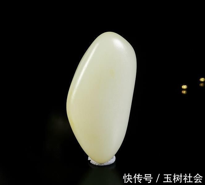 籽料#大自然奇石是珍贵的艺术品,质朴与美丽共存,形状颜色怪异价值高