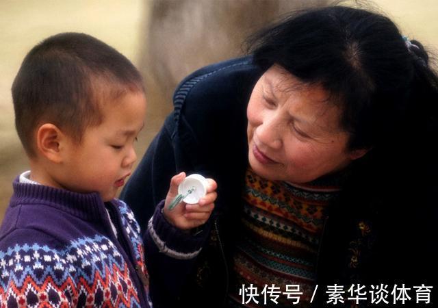 五官端正|“最宠孙女”帅爷爷火了,抱小孙女看楼盘办嫁妆,网友:想做奶奶