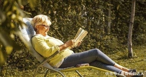 3位院士聲明：骨質疏松的患者，堅持飯后3件事，骨骼硬如磐石