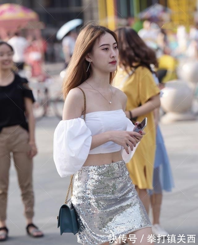 美女|凹凸紧致的瑜伽裤美女,大方得体的搭配风格也耐看,会更经典