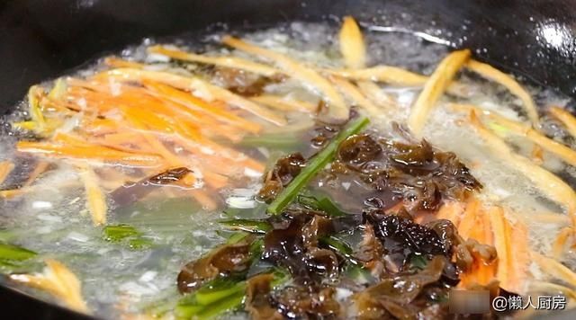 秋季要多喝这汤,看着就很有营养,暖胃又驱寒,明星在家也做了